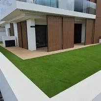 C&eacute;sped artificial en entrada de vivienda unifamiliar - Gran Canaria