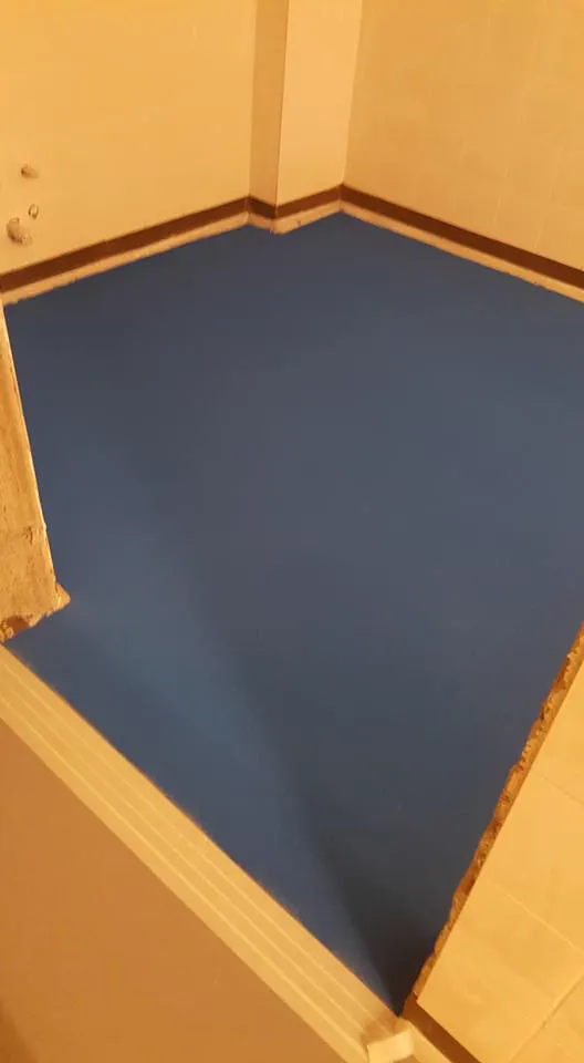 Suelo de resina epoxi azul en una cámara frigorífica en Gran Canaria